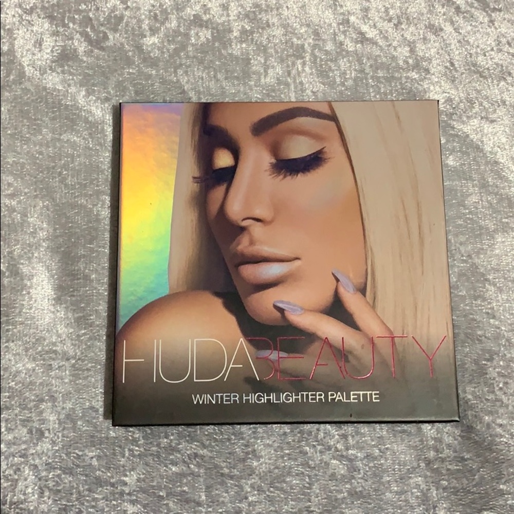 Huda Beauty Winter Highlighter Palette